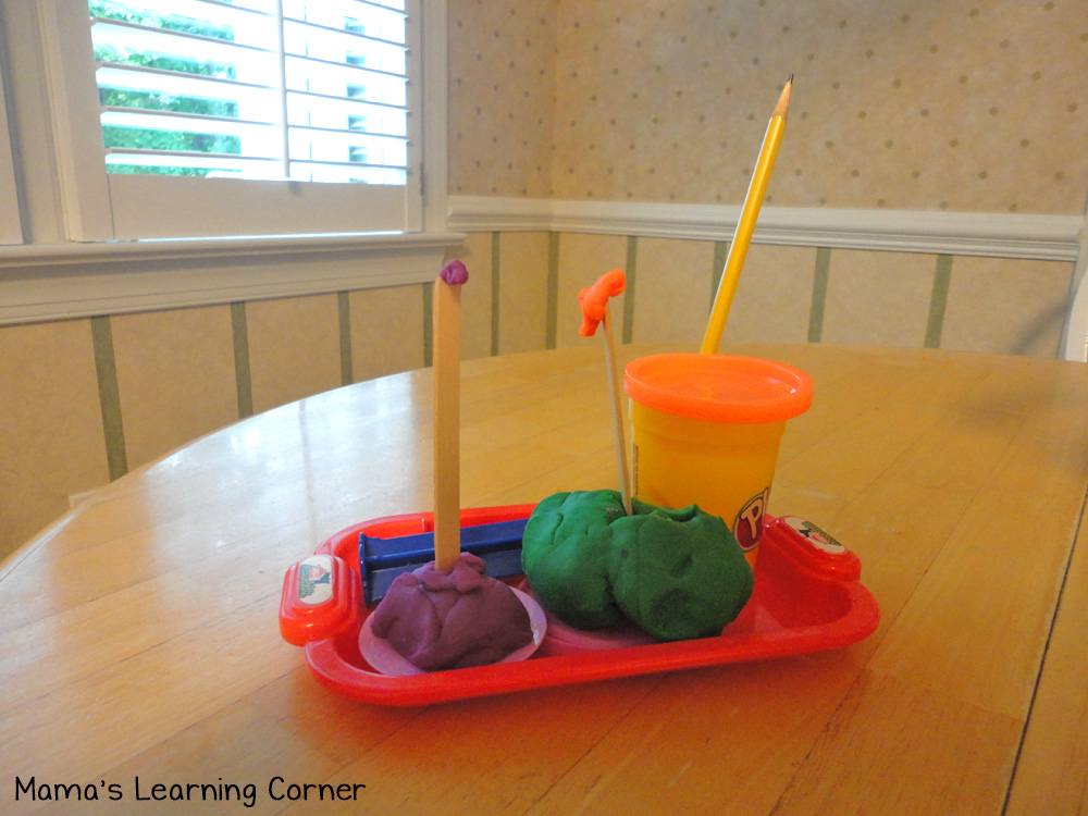 Playdough Birthday Cakes - imaginative play - Mamas Learning Corner Playdough Birthday Cakes - imaginative play